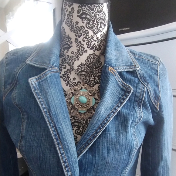 Turquoise Style Medallion Like Statement Necklace - Picture 13 of 14